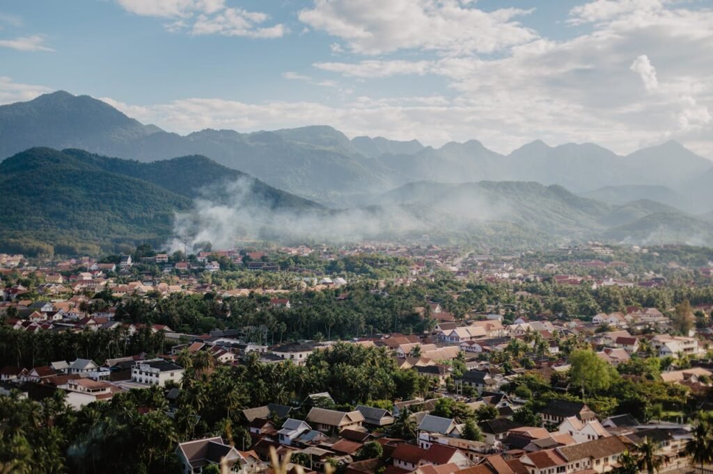 bergdorf-nordlaos-hintergrund-berge