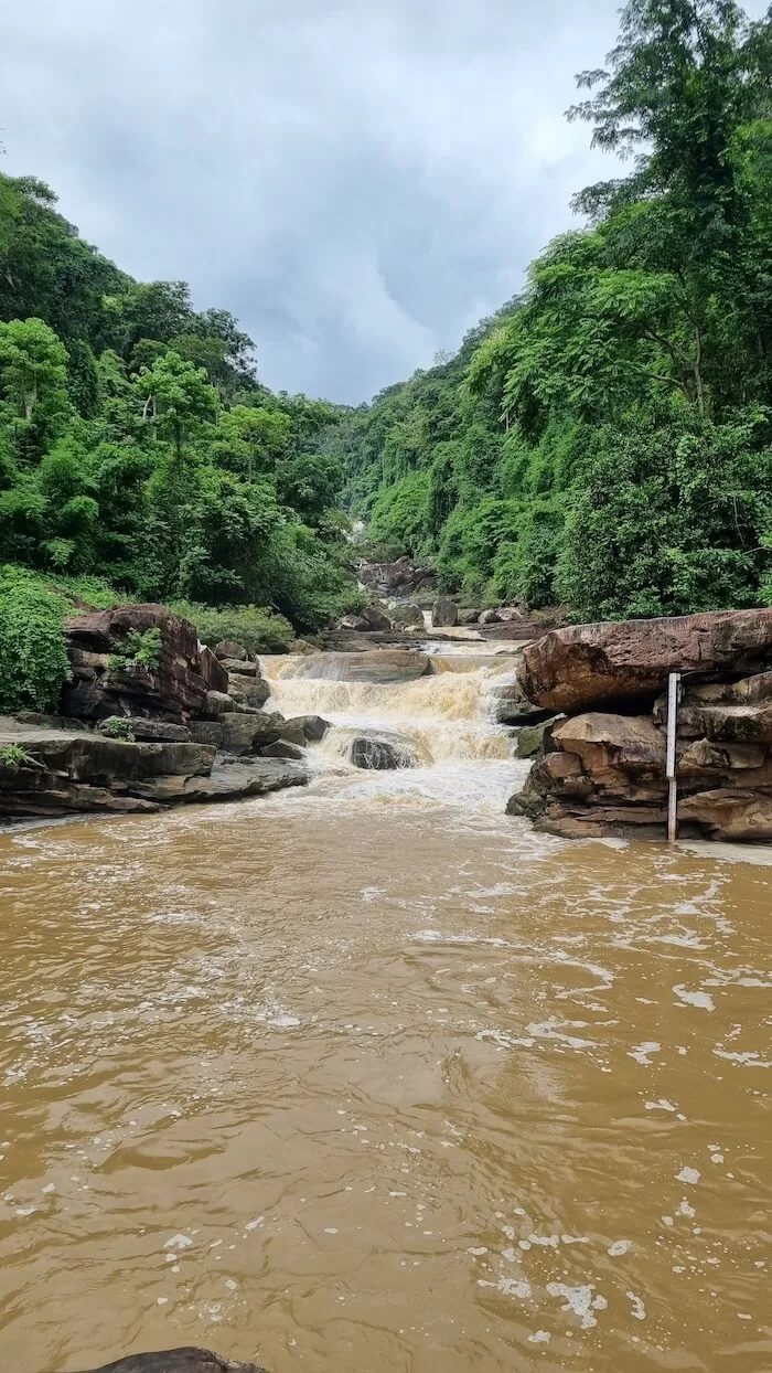 song-sa-wasserfall-mit-viel-wasser