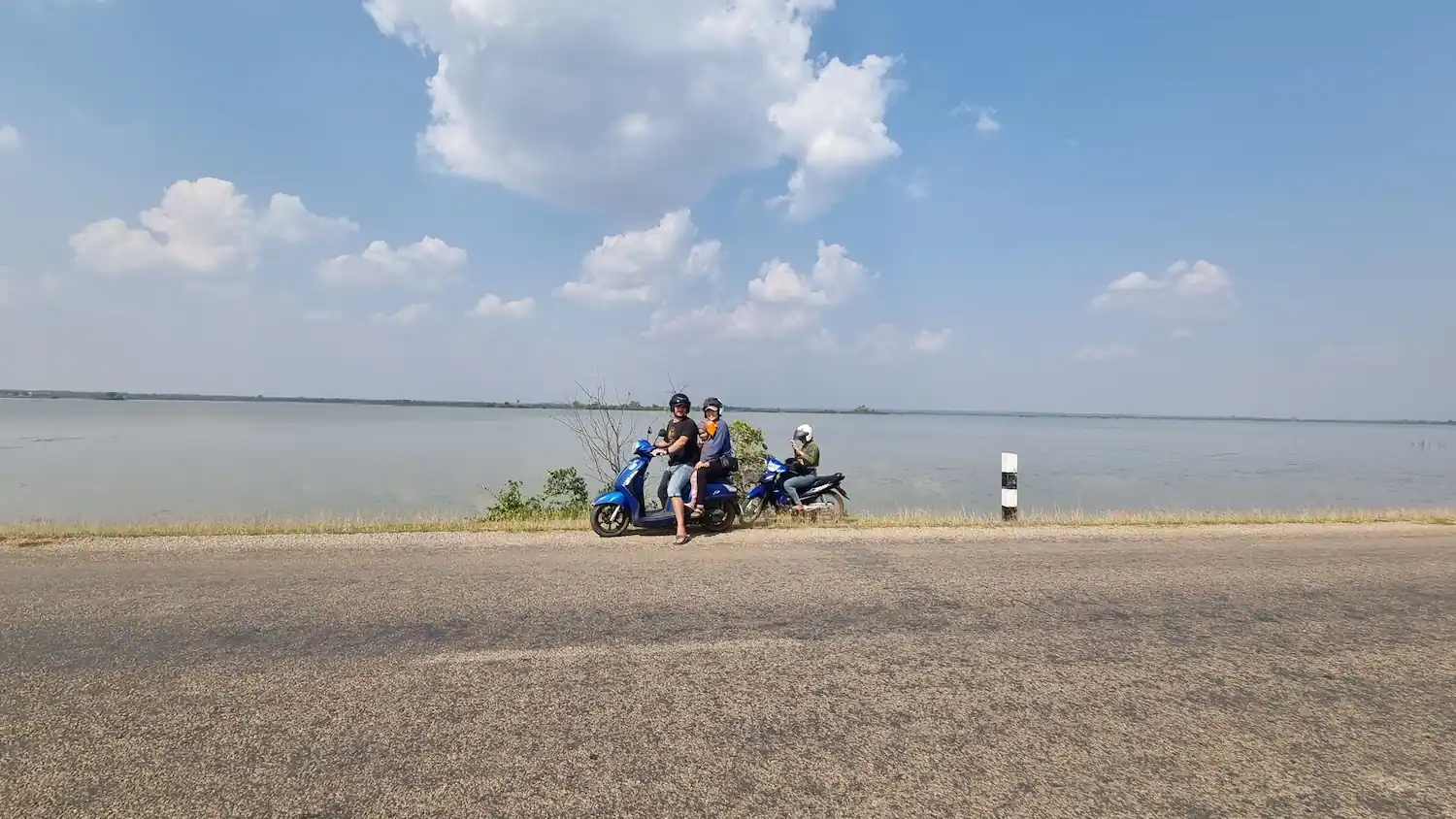 freiheit des motorrad fahrens in laos