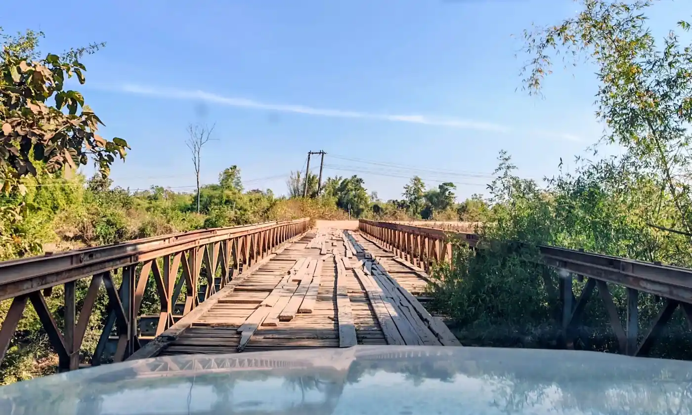 bruecke ins laendliche laos zu einem phu thai dorf
