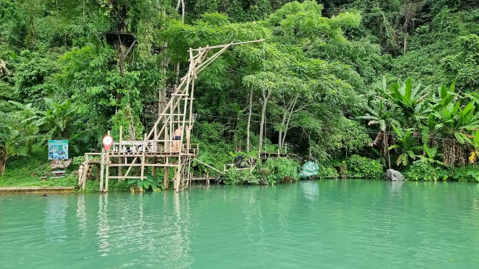 blue lagoon 3 vang vieng felsen wasser