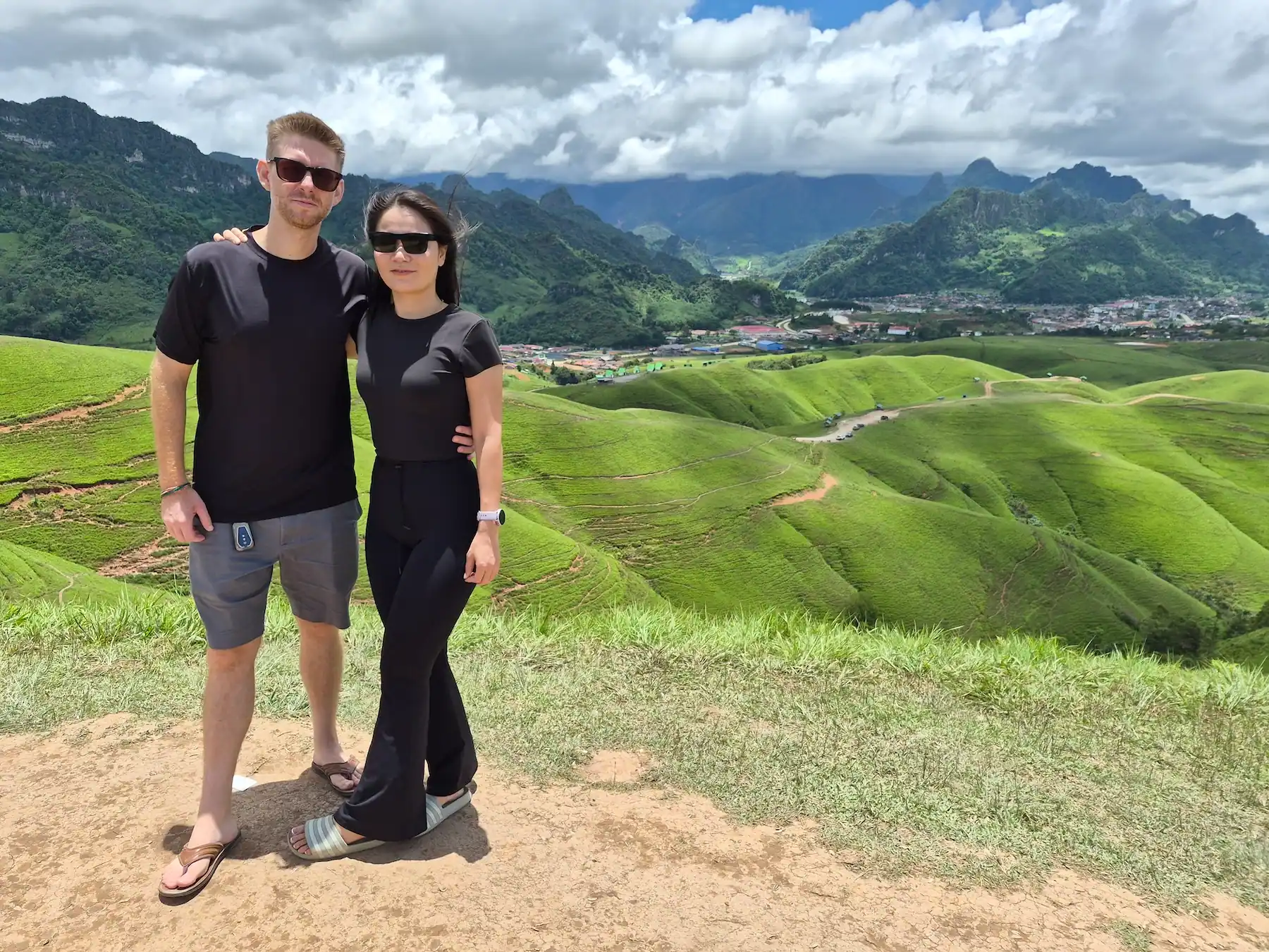Die Autoren von Laos Insider am Phou Hua Lon in der Provinz Xaysomboun