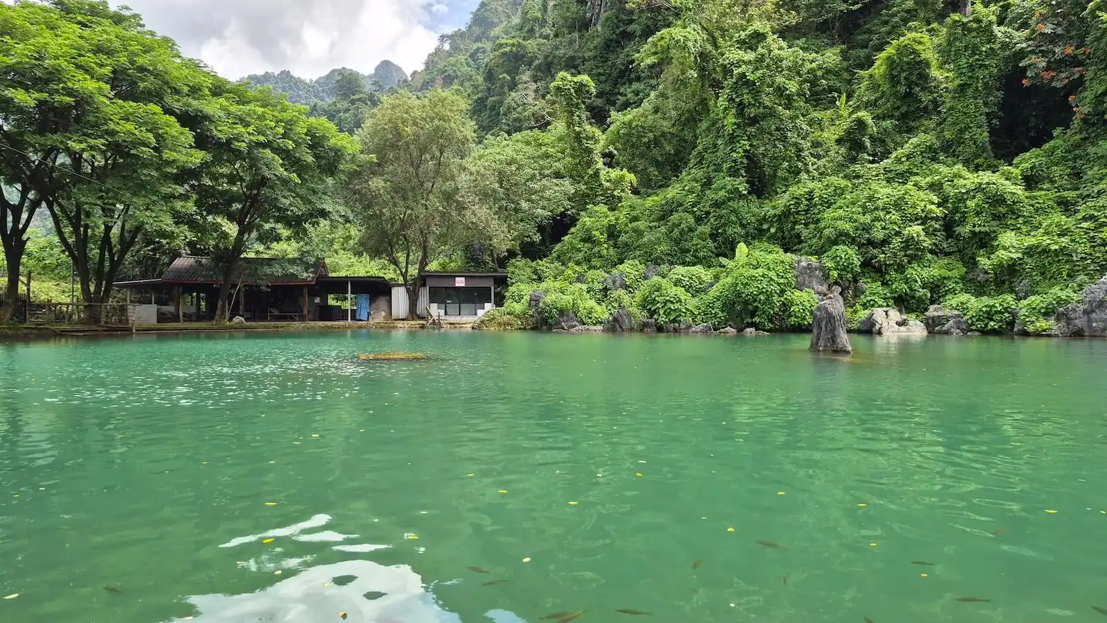 blue lagoon 4 vang vieng reisefuehrer ruhige lagune